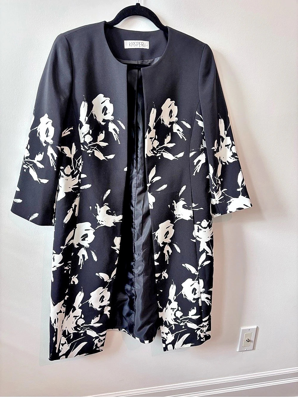 Kasper Black and White Floral Open Front Jacket/Blazer size small